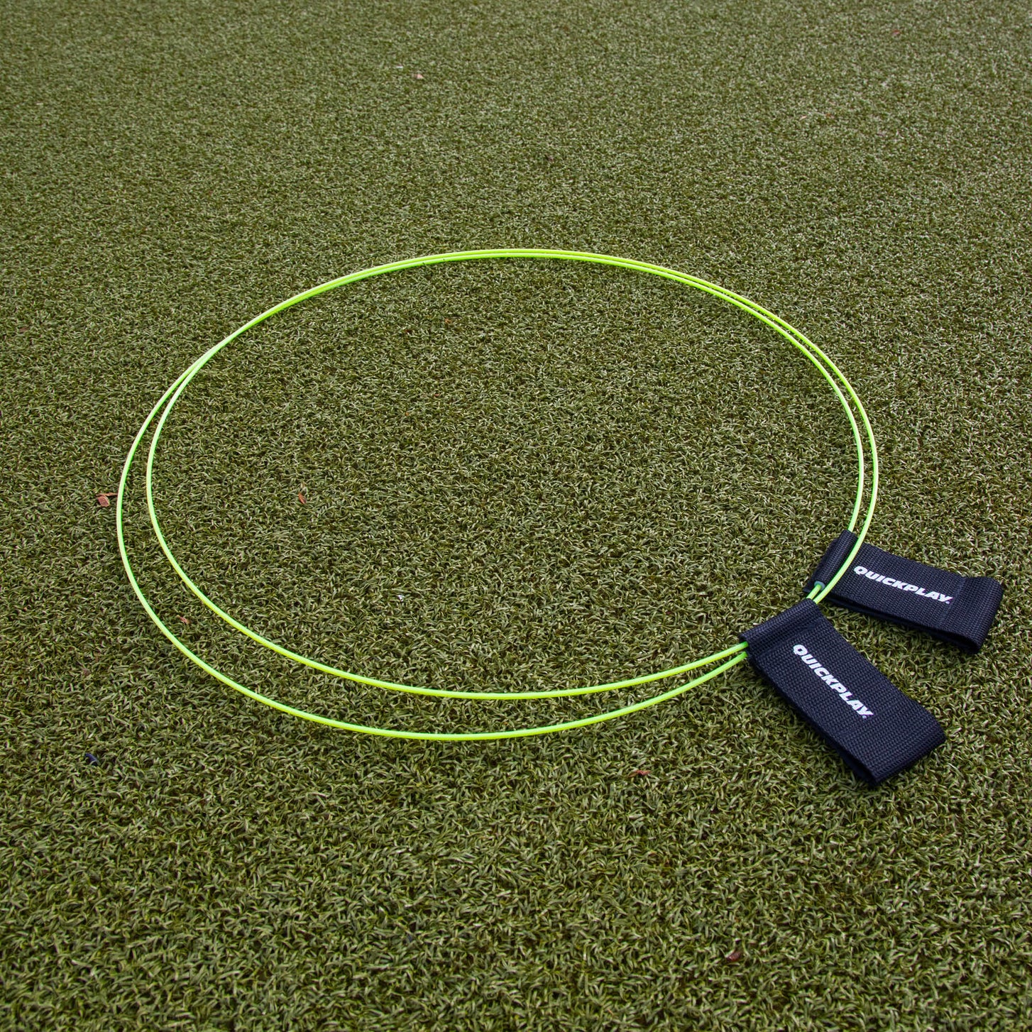 Dianas para portería KICKSTER (juego de 2) sobre césped artificial, dos aros amarillos con correas negras QUICKPLAY.