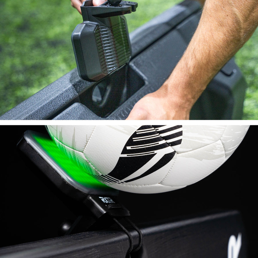 Primeros planos del RXTR Pro Coach: una mano encaja un soporte de luz en una tabla negra, y un balón toca una luz verde.