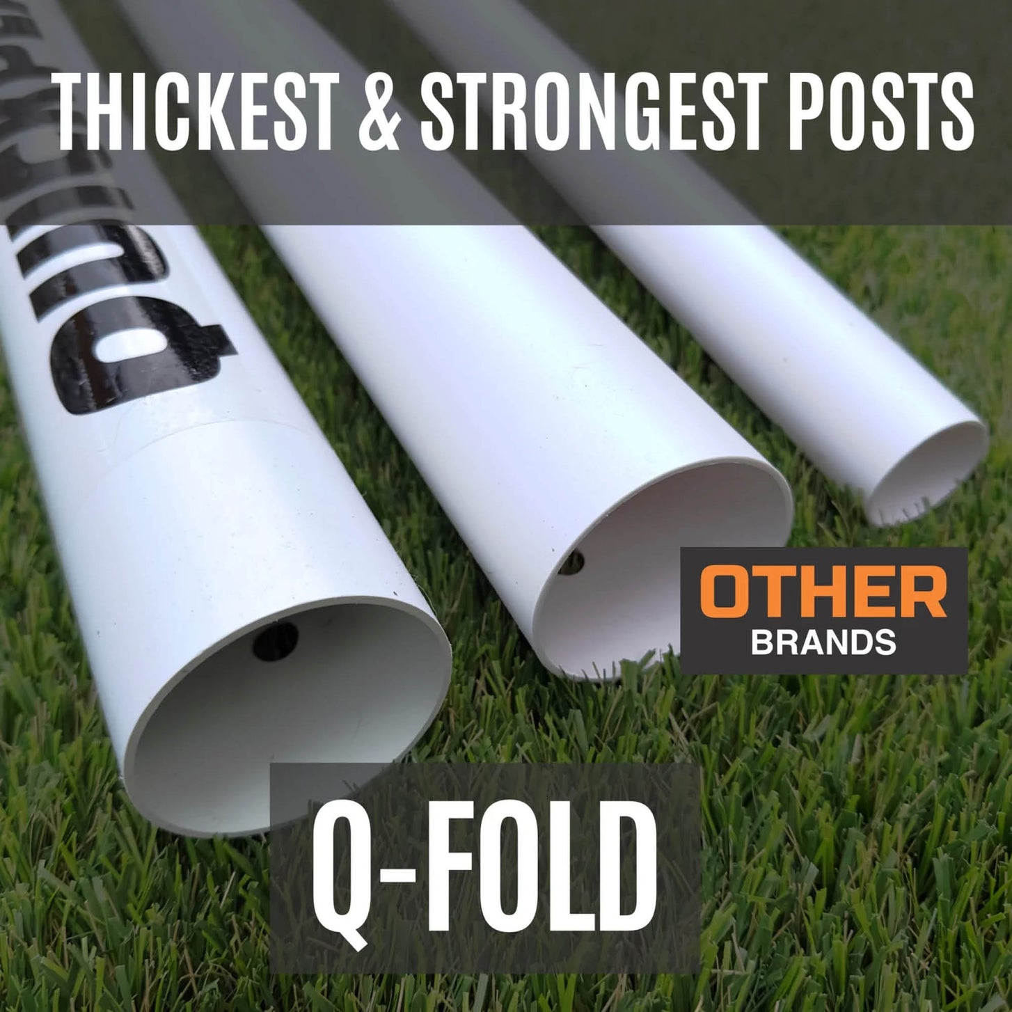 Gráfico de la Q-FOLD Match 370 x 180 cm que compara el extremo grueso de un poste blanco Q-FOLD con postes más finos con la etiqueta "Other brands".