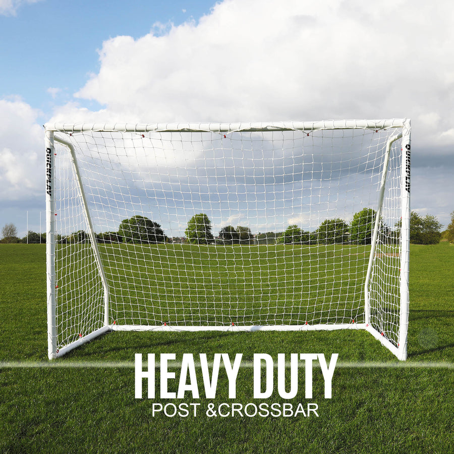 Q-FOLD Match 300 x 200 cm vista de frente, sobre hierba, con el texto "Heavy duty post & crossbar".